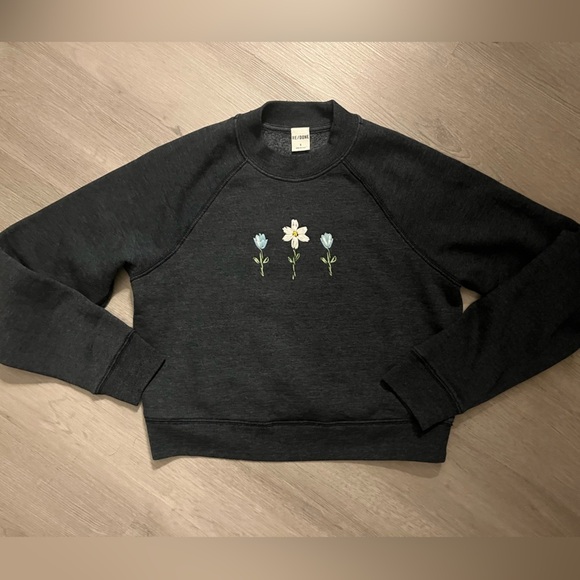 Re/Done Cropped “Shrunken”  Floral Embroidered Crewneck Sweatshirt - Picture 2 of 9
